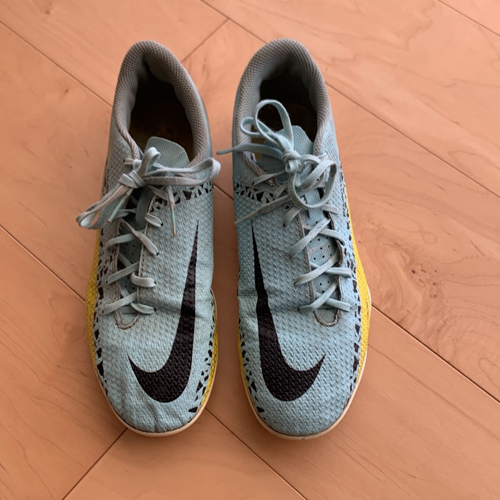 Nike Phantom soccer cleats  Boys Size 6.5 
Color Glacier Ice / Yellow